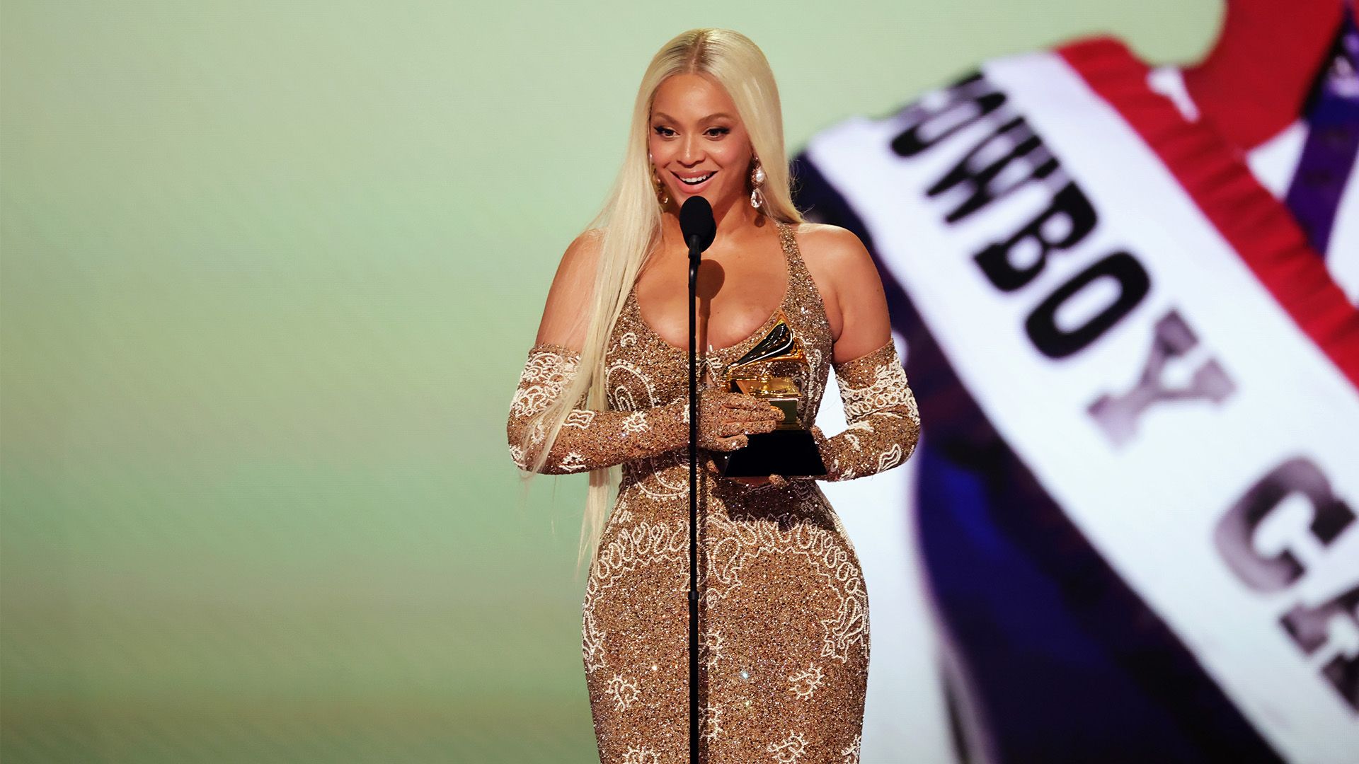 从场上激烈 从场上激烈